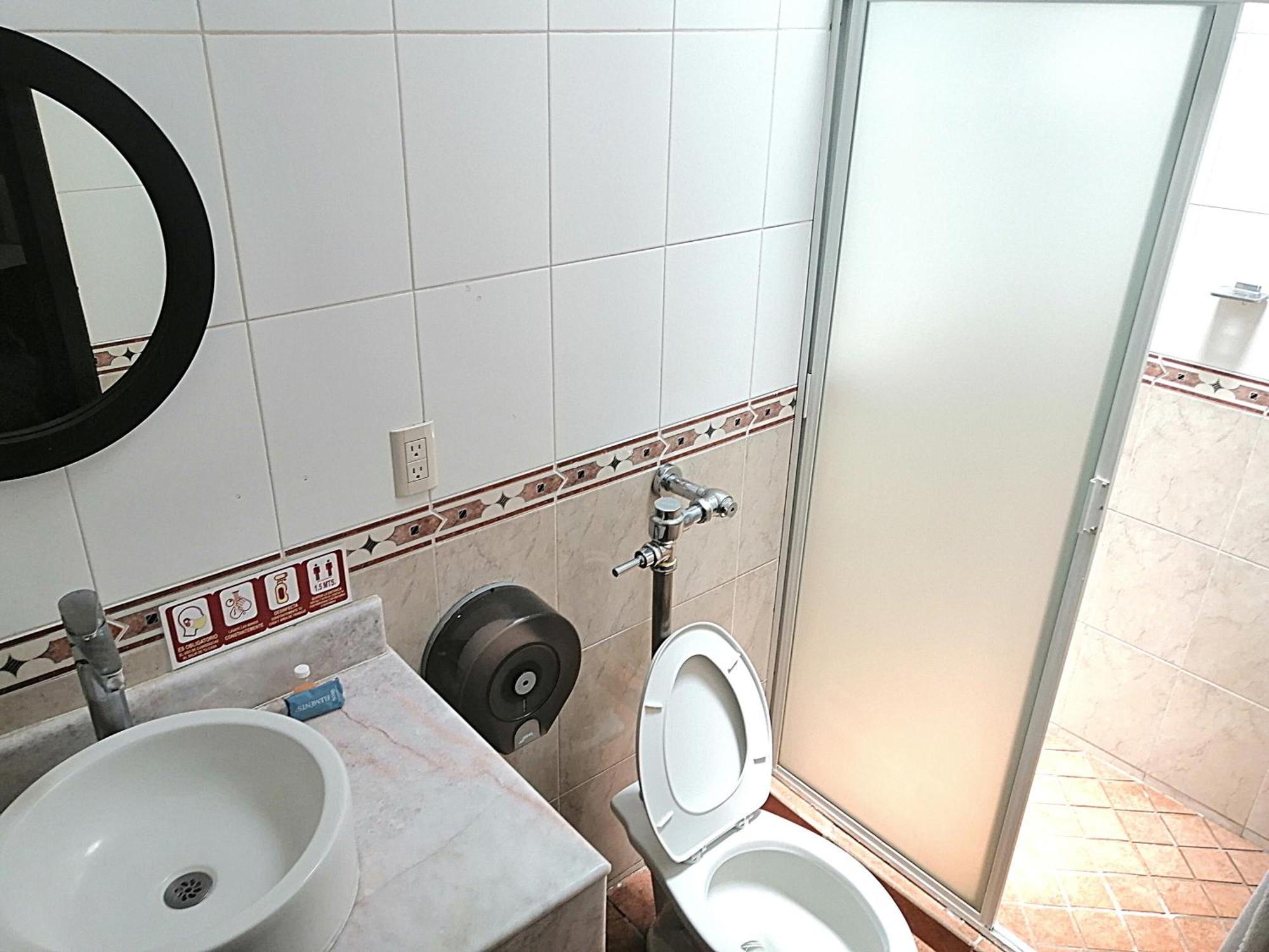 Hotel Aquiles グアダラハラ 部屋 写真