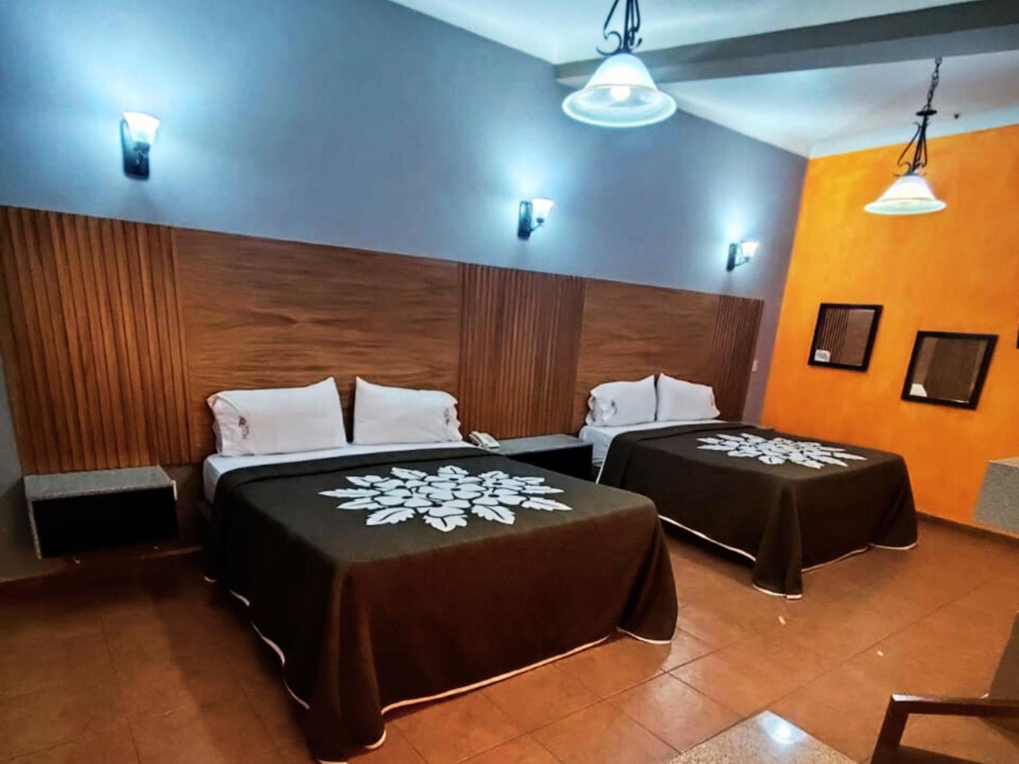 Hotel Aquiles グアダラハラ 部屋 写真