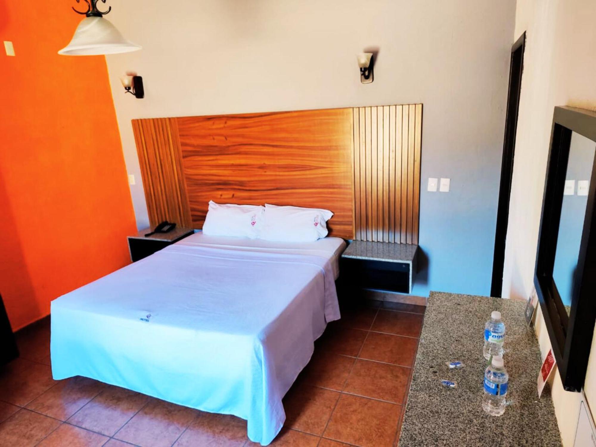 Hotel Aquiles グアダラハラ 部屋 写真