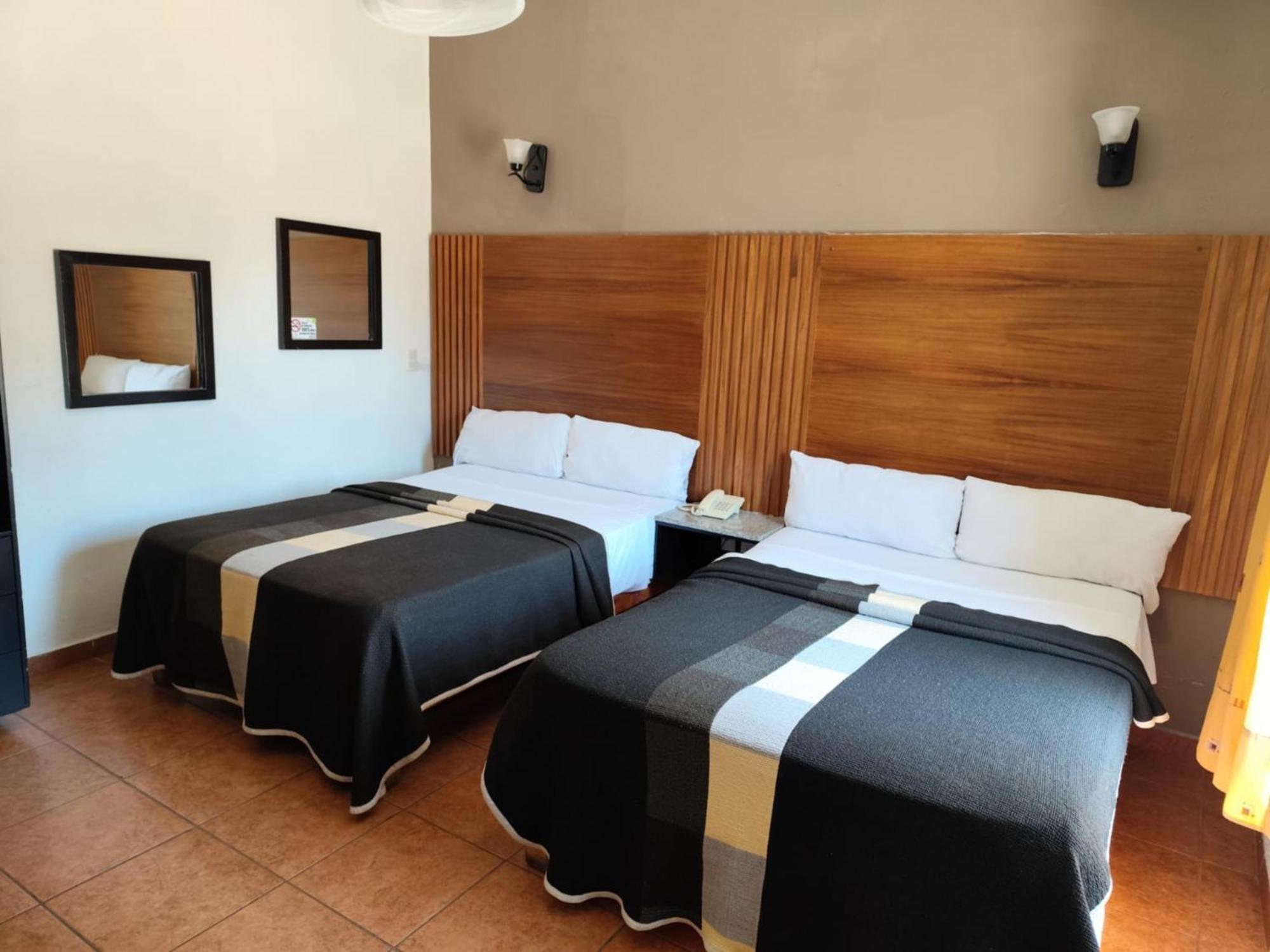 Hotel Aquiles グアダラハラ 部屋 写真
