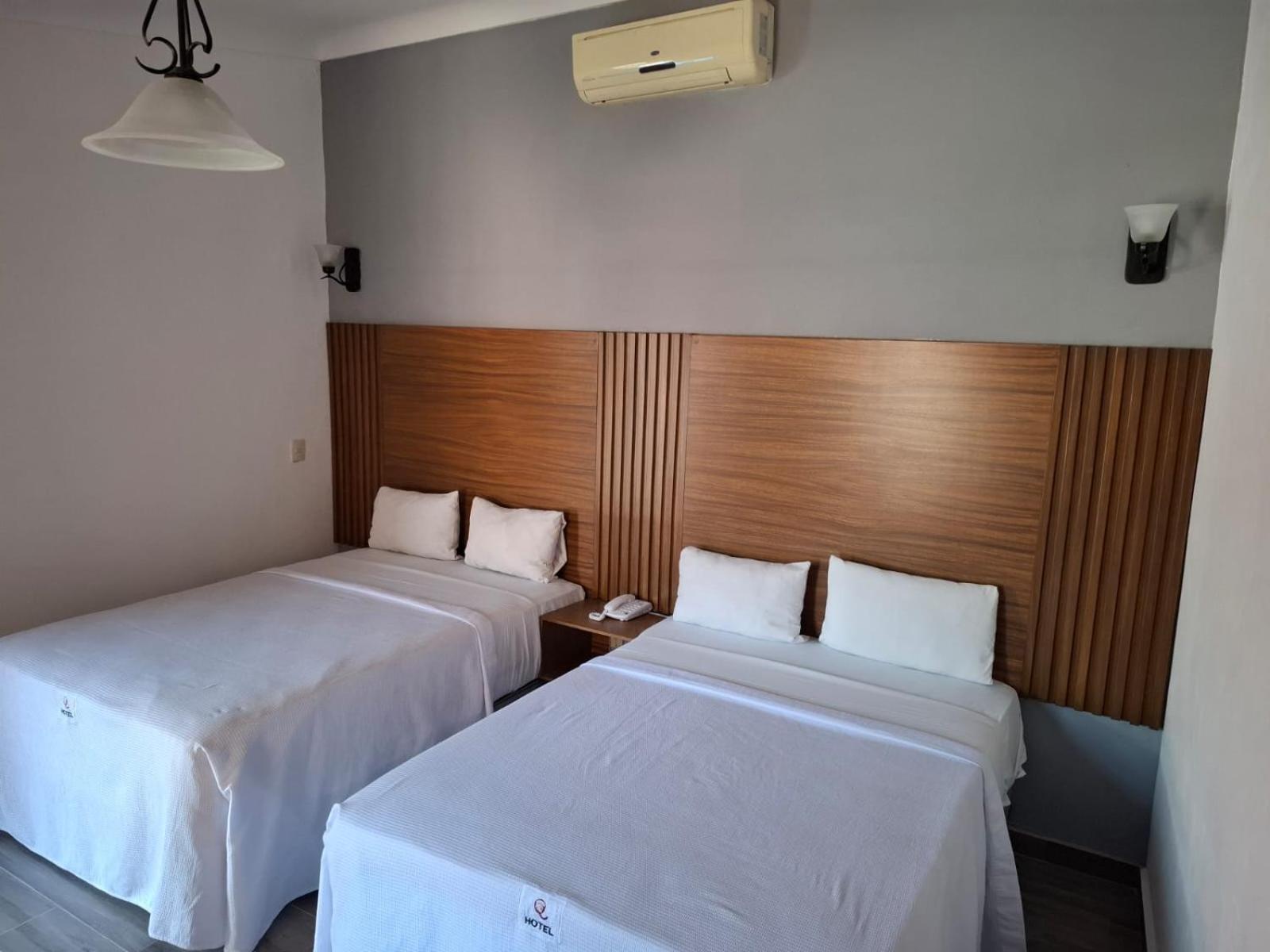 Hotel Aquiles グアダラハラ エクステリア 写真