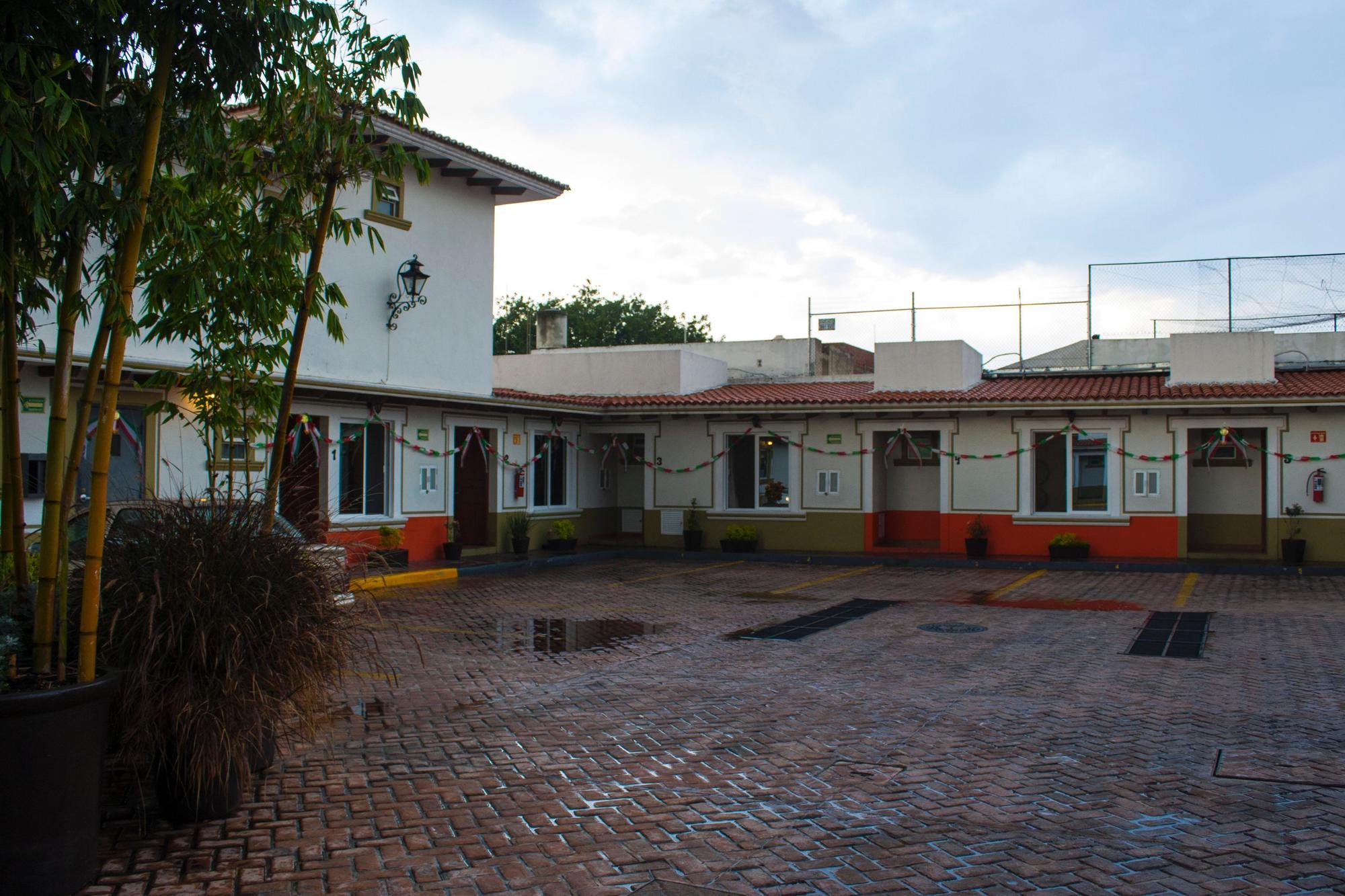 Hotel Aquiles グアダラハラ エクステリア 写真