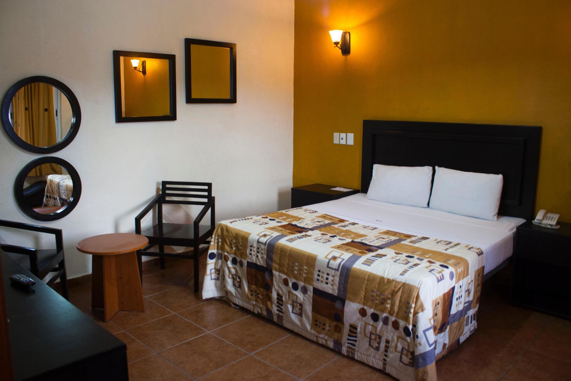 Hotel Aquiles グアダラハラ エクステリア 写真