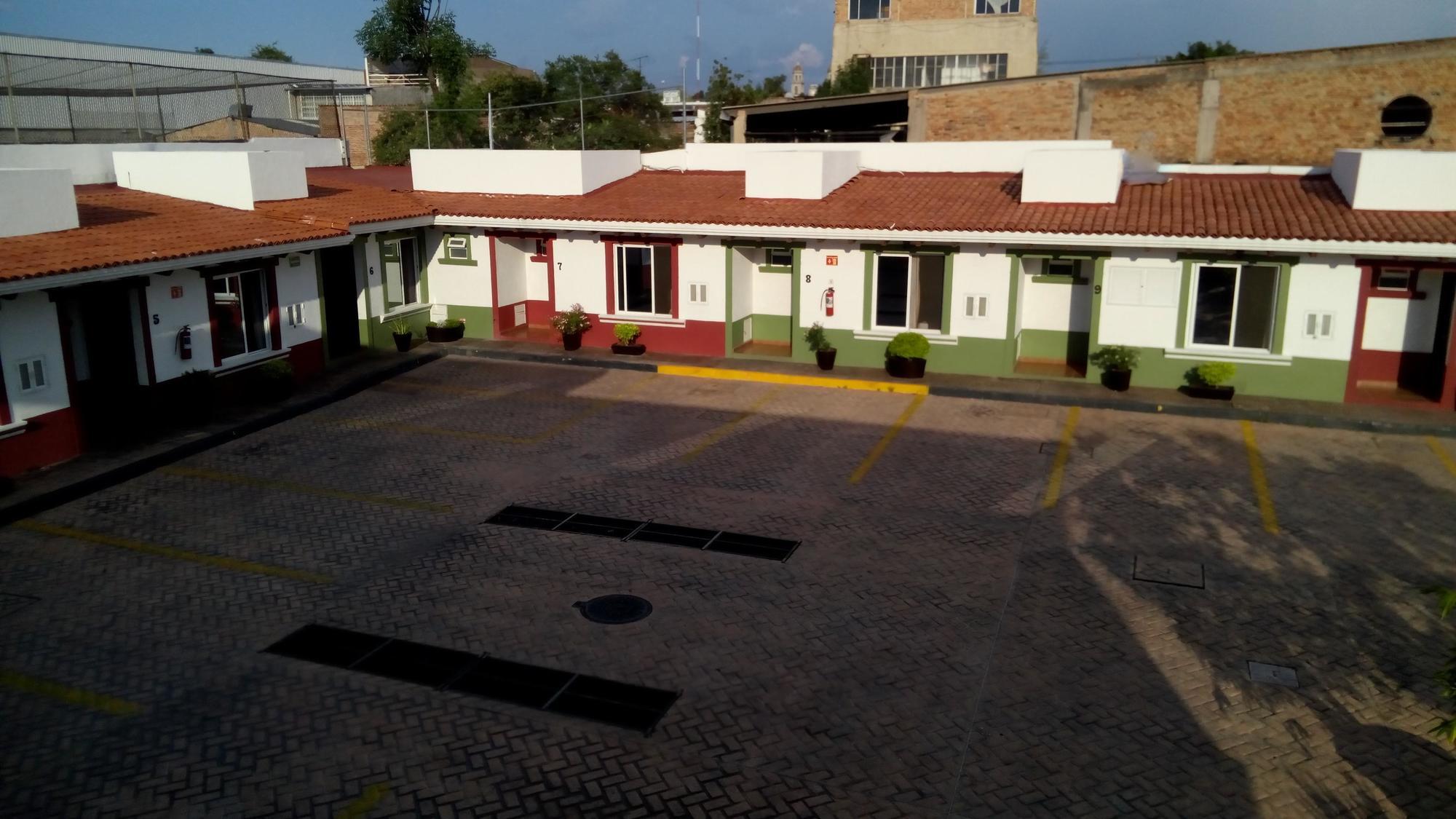 Hotel Aquiles グアダラハラ エクステリア 写真